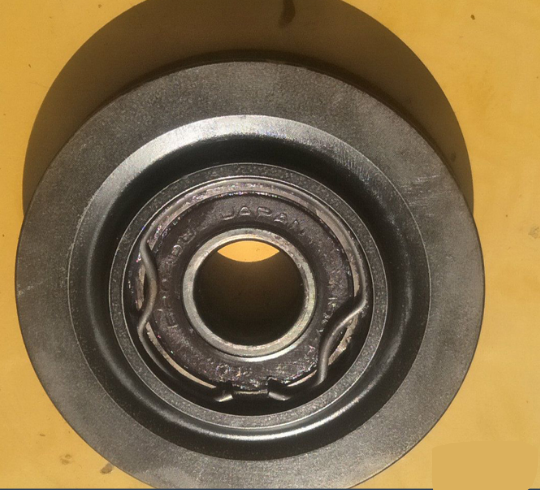 保養(yǎng)旋挖機(jī)空調(diào)漲緊輪 1步.png 保養(yǎng)旋挖機(jī)空調(diào)漲緊輪 1步.png