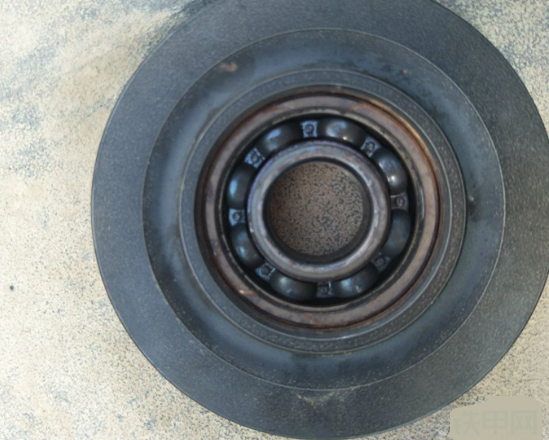 保養(yǎng)旋挖機(jī)空調(diào)漲緊輪 2步.png 保養(yǎng)旋挖機(jī)空調(diào)漲緊輪 2步.png