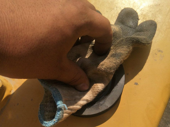 保養(yǎng)旋挖機(jī)空調(diào)漲緊輪 4步.png 保養(yǎng)旋挖機(jī)空調(diào)漲緊輪 4步.png