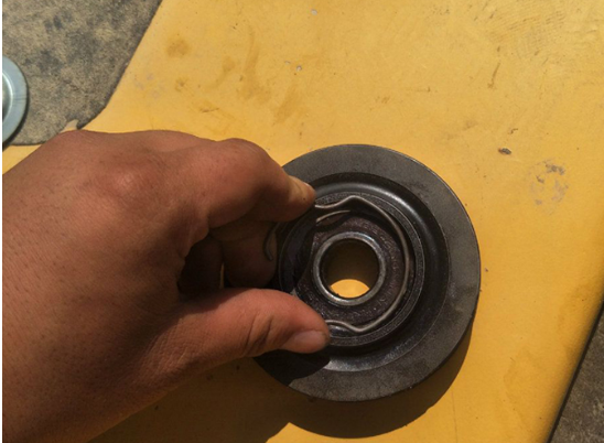 保養(yǎng)旋挖機(jī)空調(diào)漲緊輪 5步.png 保養(yǎng)旋挖機(jī)空調(diào)漲緊輪 5步.png