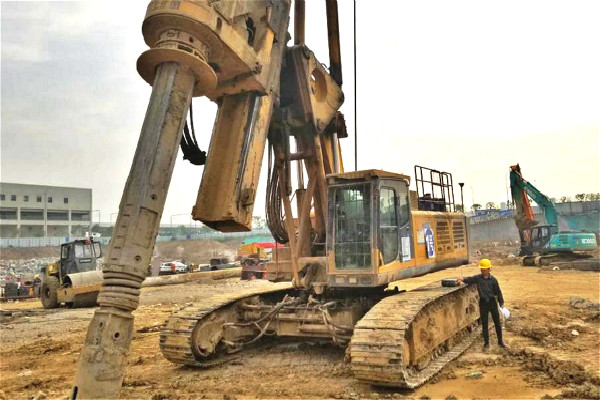 關(guān)于旋挖機(jī)摩阻鉆桿連接安裝的注意事項(xiàng).jpg 關(guān)于旋挖機(jī)摩阻鉆桿連接安裝的注意事項(xiàng).jpg