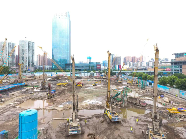 旋挖鉆機為55億項目打基礎.jpg 旋挖鉆機為55億項目打基礎.jpg