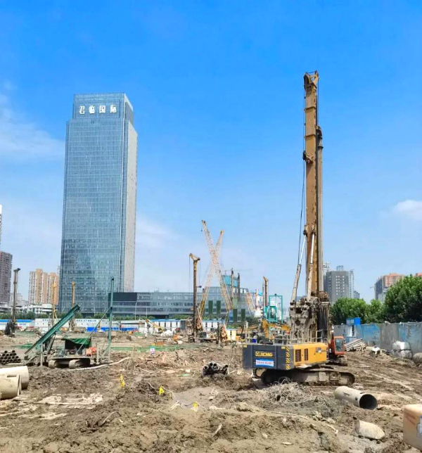 徐工旋挖鉆機為55億項目打基礎.jpg 徐工旋挖鉆機為55億項目打基礎.jpg