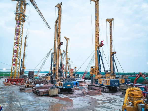 租賃旋挖鉆機(jī)價格受不同因素影響.jpg 租賃旋挖鉆機(jī)價格受不同因素影響.jpg